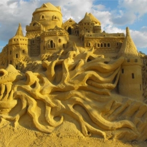 В Бургасе проходит юбилейный фестиваль песчаных скульптур