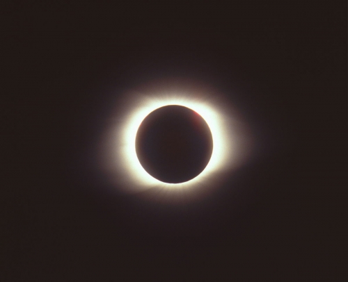 1200px-Total_solar_eclipse_of_March_9_1997.jpg