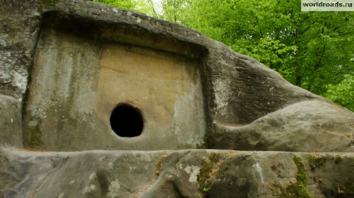Volkonskiy-dolmen-20.jpg